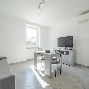 https://newcentral-apt-5-min-walk-from-the-metro-brignole.hotelitalianriviera.com